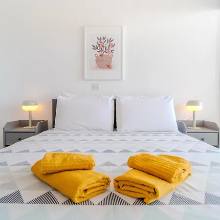 Amazing Sea And Marina View Center 2bdr Flat Apartmán Larnaca