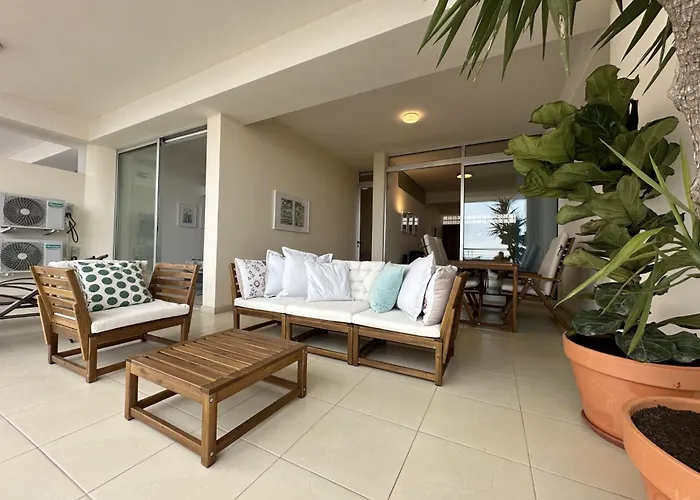 Amazing Sea And Marina View Center 2bdr Flat Ларнака