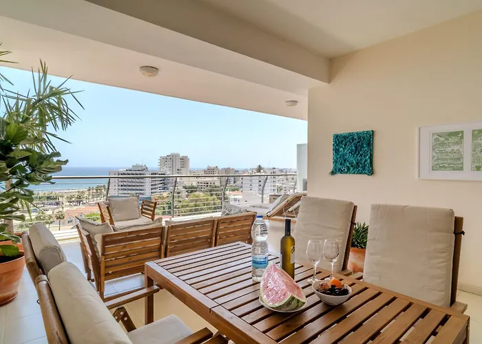 Amazing Sea And Marina View Center 2bdr Flat Larnaca