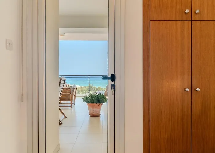 Апартаменты Amazing Sea And Marina View Center 2bdr Flat