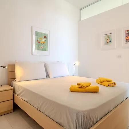 アパート Amazing Sea And Marina View Center 2bdr Flat ラルナカ