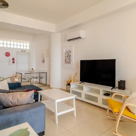 Amazing Sea And Marina View Center 2bdr Flat * لارنكا