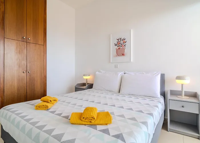 Amazing Sea And Marina View Center 2bdr Flat *